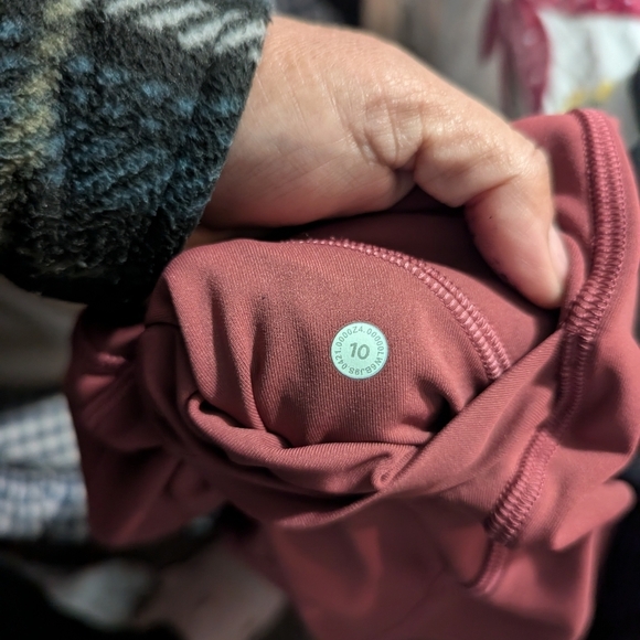 Lululemon Burgundy High-Waist Capri Leggings - Picture 7 of 7